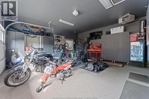3460 Huntington Avenue, Windsor, ON - Indoor Photo Showing Garage
