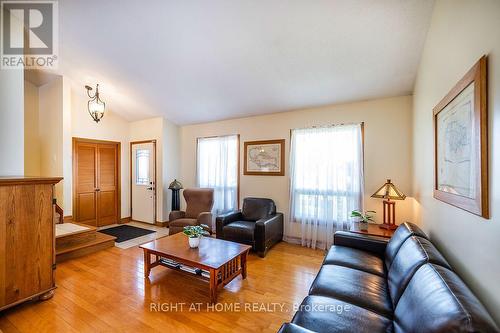 1770 Spruce Hill Road, Pickering, ON - Indoor Photo Showing Living Room