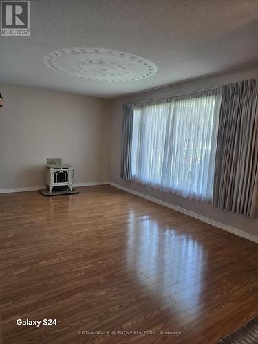 36 Weeping Willow Drive, Innisfil, ON - Indoor Photo Showing Other Room
