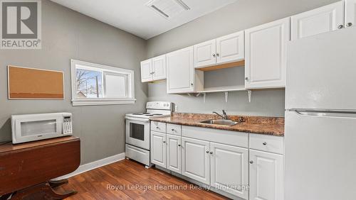 190 Albert Street, Central Huron (Clinton), ON - Indoor Photo Showing Kitchen