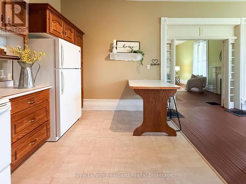 190 Albert Street, Central Huron (Clinton), ON - Indoor Photo Showing Kitchen