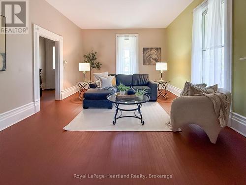 190 Albert Street, Central Huron (Clinton), ON - Indoor Photo Showing Living Room