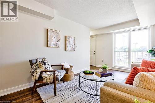 Living - 350 Fisher Mills Road Unit# 28, Cambridge, ON - Indoor Photo Showing Living Room