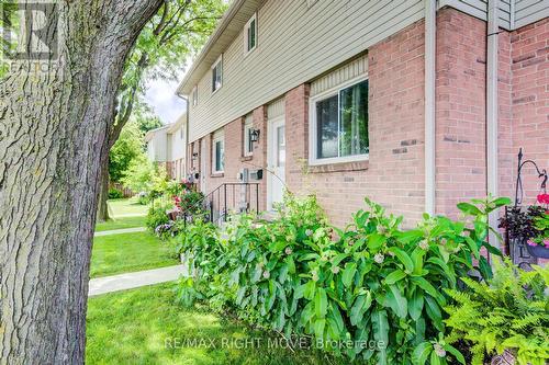 3 - 486 Springbank Avenue N, Woodstock, ON - Outdoor
