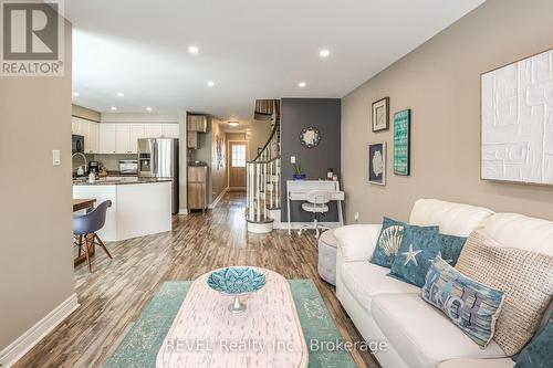 12 Colonel Lyall Street, St. Catharines (Secord Woods), ON - Indoor Photo Showing Living Room