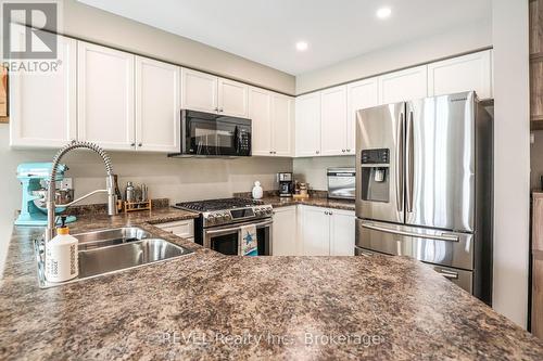 12 Colonel Lyall Street, St. Catharines (Secord Woods), ON - Indoor Photo Showing Kitchen With Stainless Steel Kitchen With Double Sink With Upgraded Kitchen