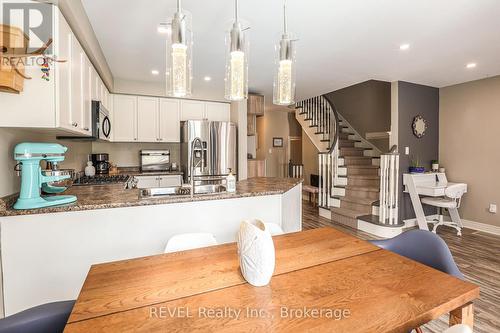 12 Colonel Lyall Street, St. Catharines (Secord Woods), ON - Indoor Photo Showing Kitchen With Upgraded Kitchen