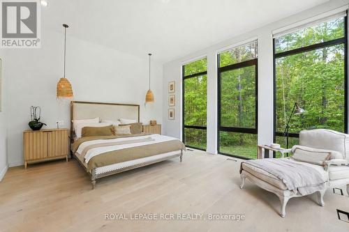 3404 Vivian Road, Whitchurch-Stouffville, ON - Indoor Photo Showing Bedroom