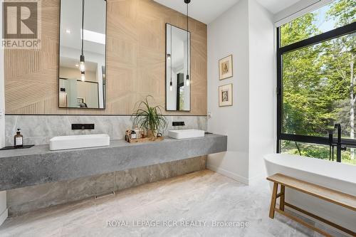 3404 Vivian Road, Whitchurch-Stouffville, ON - Indoor Photo Showing Bathroom