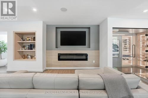 3404 Vivian Road, Whitchurch-Stouffville, ON - Indoor Photo Showing Living Room With Fireplace