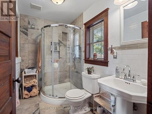 18 Emerick Avenue, Fort Erie (Central), ON - Indoor Photo Showing Bathroom