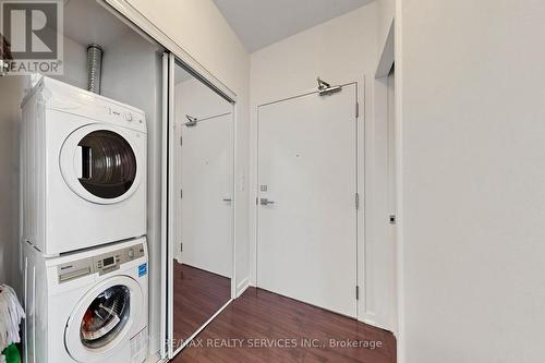 407 - 12 York Street, Toronto, ON - Indoor Photo Showing Laundry Room