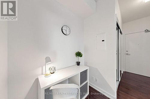 407 - 12 York Street, Toronto, ON - Indoor