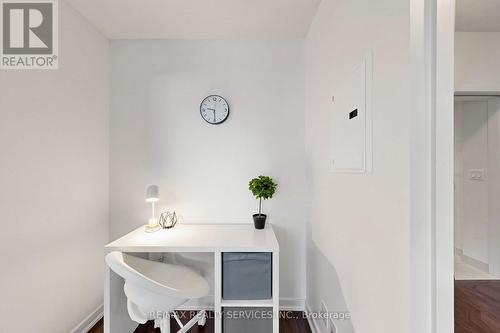 407 - 12 York Street, Toronto, ON - Indoor