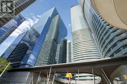 407 - 12 York Street, Toronto, ON - Outdoor
