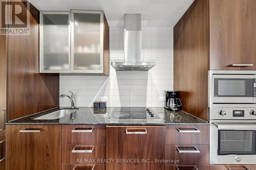 407 - 12 York Street, Toronto, ON - Indoor Photo Showing Kitchen With Upgraded Kitchen