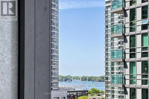 407 - 12 York Street, Toronto, ON - Outdoor