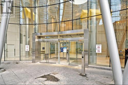 407 - 12 York Street, Toronto, ON - Indoor