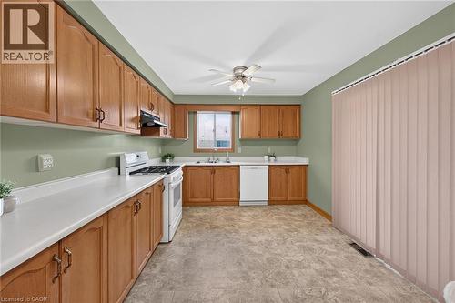 19 Country Club Road, Cayuga, ON - Indoor Photo Showing Kitchen