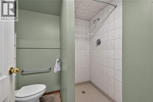 19 Country Club Road, Cayuga, ON - Indoor Photo Showing Bathroom