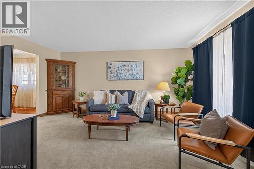 19 Country Club Road, Cayuga, ON - Indoor Photo Showing Living Room