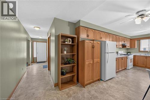 19 Country Club Road, Cayuga, ON - Indoor Photo Showing Kitchen