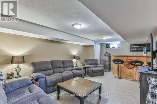 15 Talavera Crescent, London East (East I), ON - Indoor Photo Showing Living Room