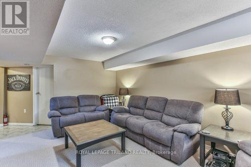 15 Talavera Crescent, London East (East I), ON - Indoor Photo Showing Living Room