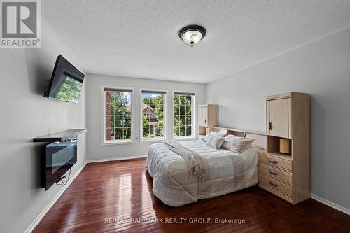 2104 Sandy Oaks Drive, Ottawa, ON - Indoor Photo Showing Bedroom