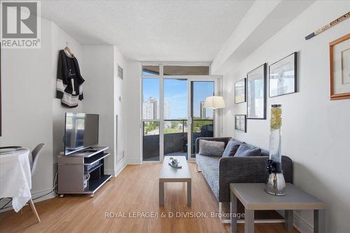 828 - 80 Harrison Garden Boulevard, Toronto, ON - Indoor Photo Showing Living Room