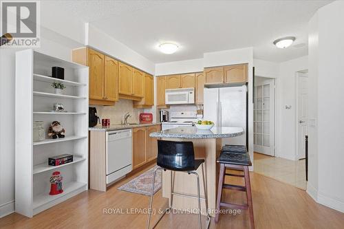 828 - 80 Harrison Garden Boulevard, Toronto, ON - Indoor Photo Showing Kitchen