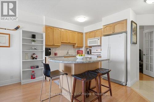 828 - 80 Harrison Garden Boulevard, Toronto, ON - Indoor Photo Showing Kitchen