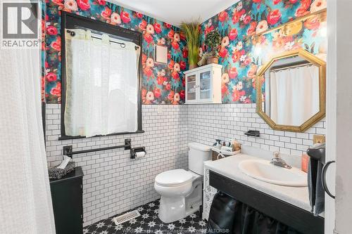 1220 Bruce Avenue, Windsor, ON - Indoor Photo Showing Bathroom