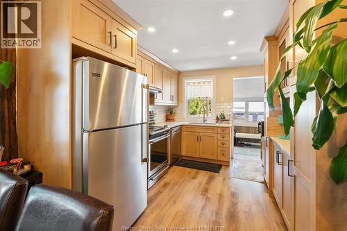 1220 Bruce Avenue, Windsor, ON - Indoor Photo Showing Kitchen