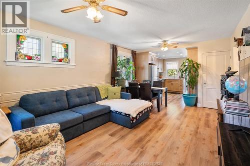 1220 Bruce Avenue, Windsor, ON - Indoor Photo Showing Living Room