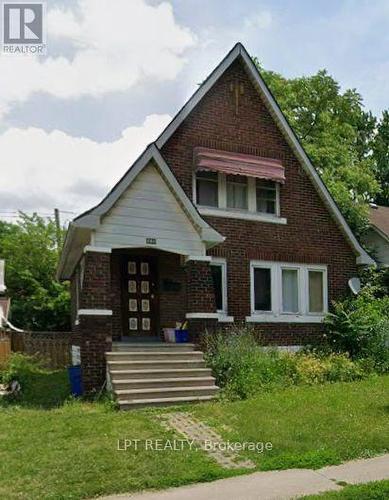 916 FELIX AVENUE  Windsor, ON N9C 3L3
