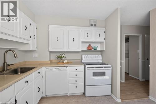 700 Dynes Road Unit# 904, Burlington, ON - Indoor Photo Showing Kitchen
