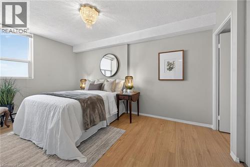 700 Dynes Road Unit# 904, Burlington, ON - Indoor Photo Showing Bedroom