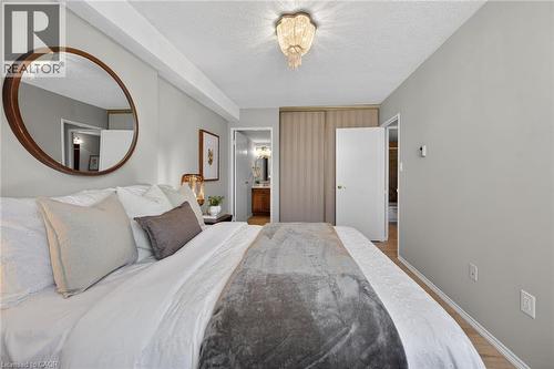 700 Dynes Road Unit# 904, Burlington, ON - Indoor Photo Showing Bedroom