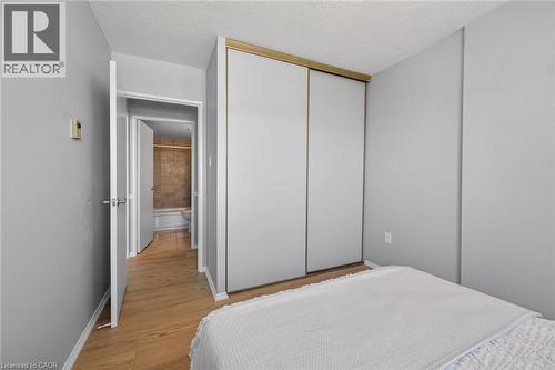 700 Dynes Road Unit# 904, Burlington, ON - Indoor Photo Showing Bedroom