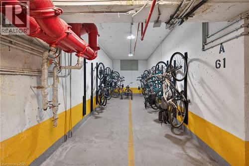 700 Dynes Road Unit# 904, Burlington, ON - Indoor Photo Showing Garage