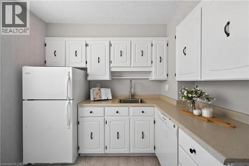 700 Dynes Road Unit# 904, Burlington, ON - Indoor Photo Showing Kitchen