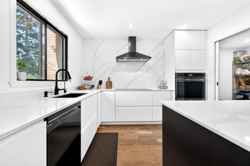Cuisine - 5516 Av. Westbourne, Côte-Saint-Luc, QC - Indoor Photo Showing Kitchen