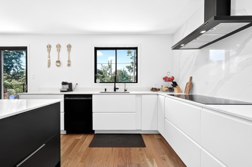 Cuisine - 5516 Av. Westbourne, Côte-Saint-Luc, QC - Indoor Photo Showing Kitchen