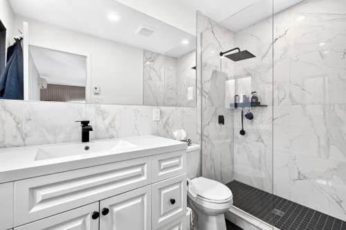 Salle de bains attenante à la CCP - 5516 Av. Westbourne, Côte-Saint-Luc, QC - Indoor Photo Showing Bathroom