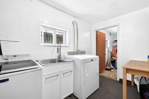Salle de lavage - 5516 Av. Westbourne, Côte-Saint-Luc, QC - Indoor Photo Showing Laundry Room