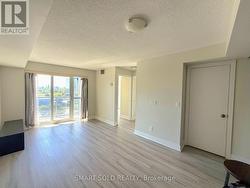 922 - 135 VILLAGE GREEN SQUARE Toronto, ON M1S 0G4
