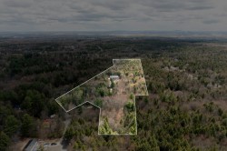 561 Rue Pelletier  Saint-Colomban, QC J5K 2M9