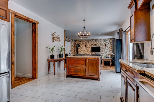 Cuisine - 561 Rue Pelletier, Saint-Colomban, QC - Indoor Photo Showing Kitchen