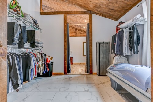 Penderie (Walk-in) - 561 Rue Pelletier, Saint-Colomban, QC - Indoor With Storage
